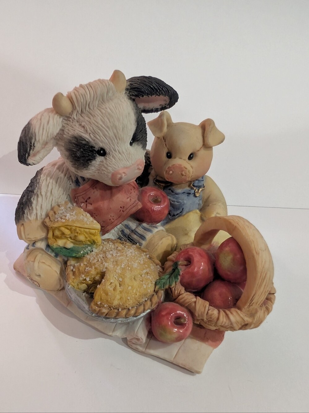 Marys Moo Moos "You Are The Apple Of My Eye" Cow Figure EUC *BIN